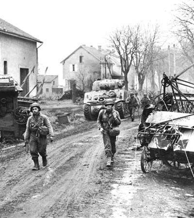 Men of the 378th Infantry, 95th Division enter Metz (Nov. 17, 1944).