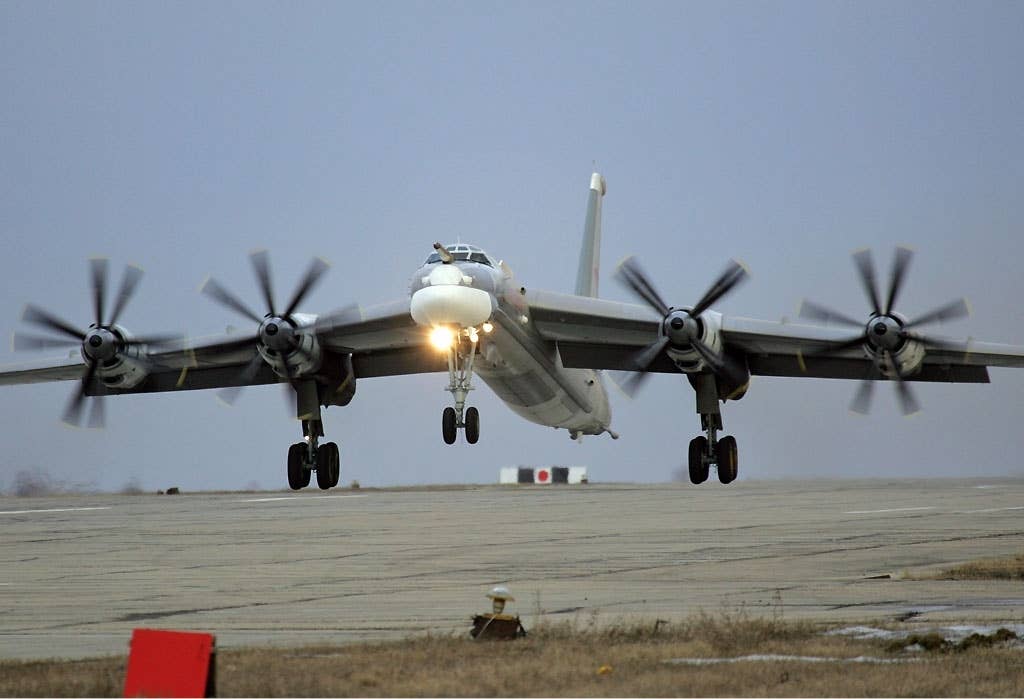A Russian Air Force Tu-95 launching from an airport in 2006 (Photo Wikimedia Commons)