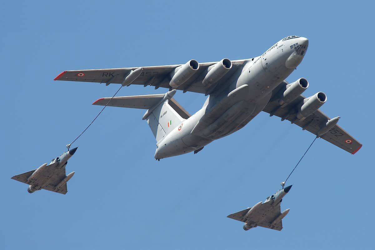 An Il-78 refuels two Mirage 2000s. (Image from Wikimedia Commons)