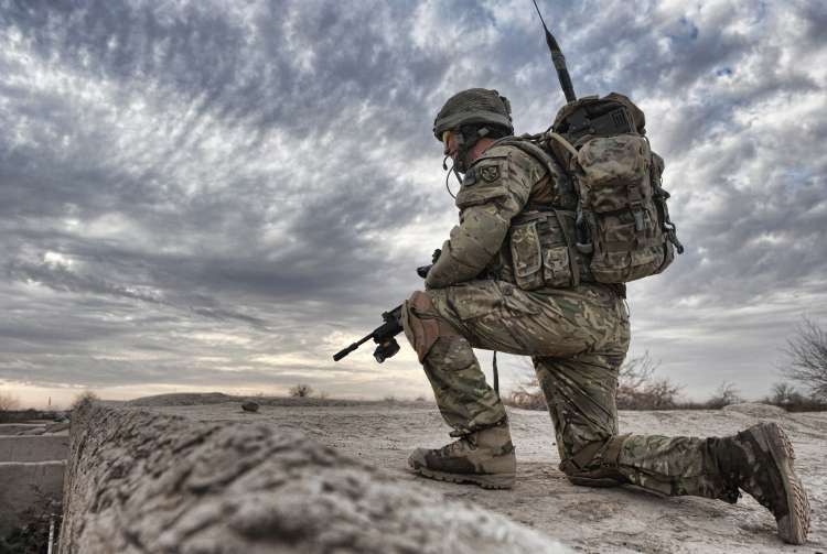 A British paratrooper at Exercise Askari Storm. (Forces News photo)