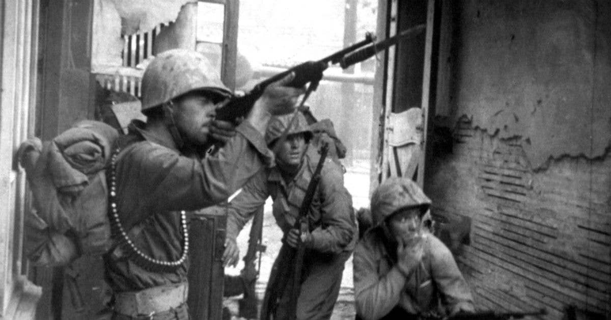 US Army troops fighting in the streets of Seoul, Korea. September 20, 1950. The M1 in the foreground has the bayonet mounted. Photo under Public Domain.