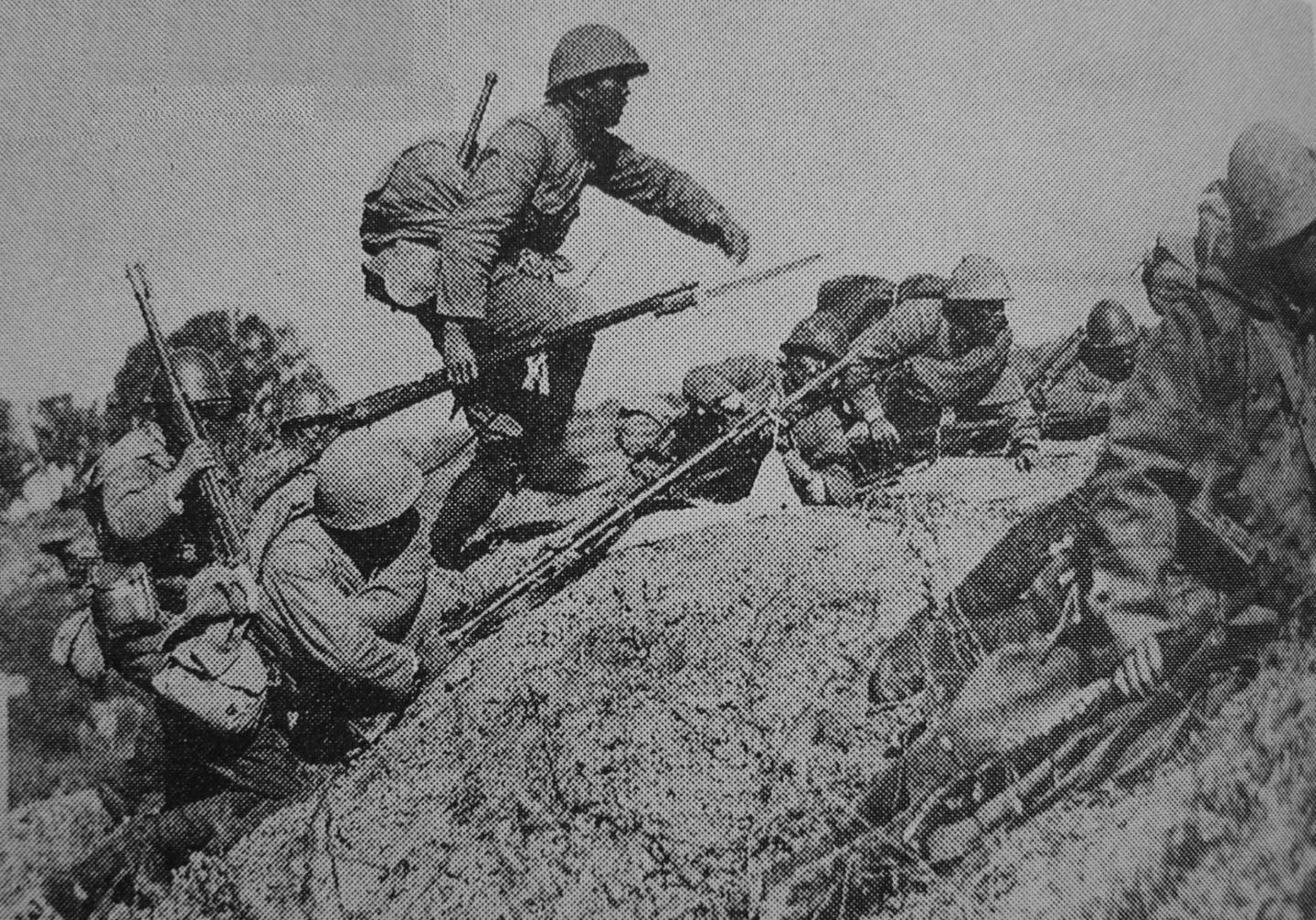japanese troops with arisaka rifle