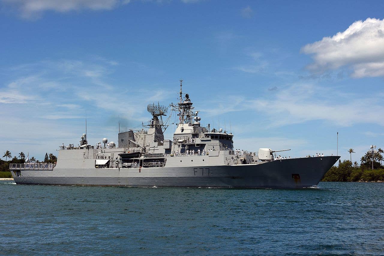 Royal New Zealand Navy ship HMNZS Te Kaha (F 77) arrives at Joint Base Pearl Harbor-Hickam for Rim of the Pacific 2016. (US Navy photo)