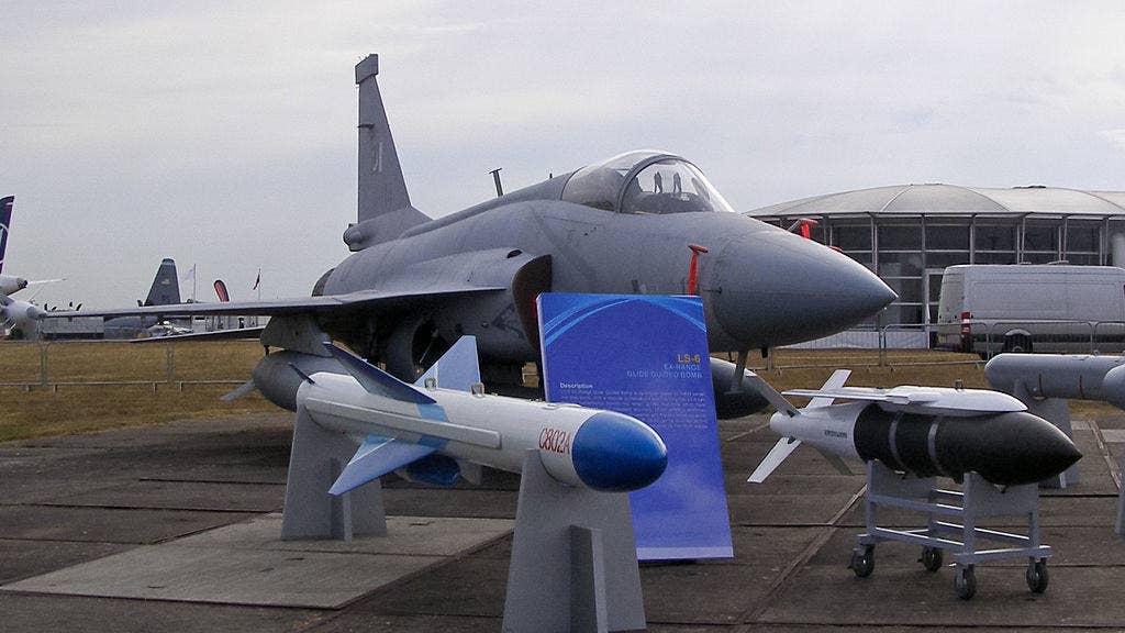 A C-802 missile in front of a JF-17 Thunder of the Pakistan Air Force on static display at the 2010 Farnborough Airshow. (Photo from Wikimedia Commons)