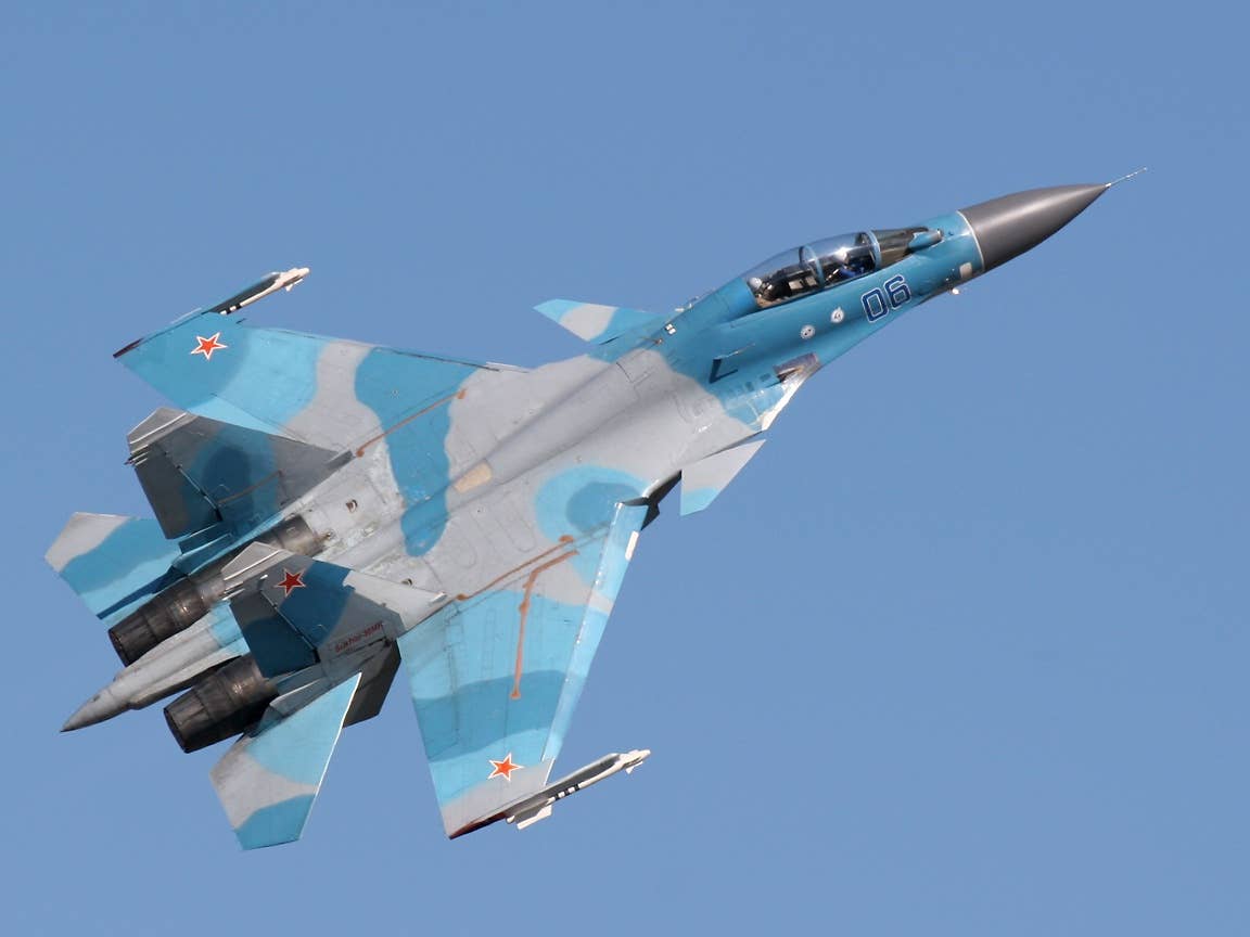 A Su-30MKK, the Russian plane that became the basis for the J-16 Flanker. (Image from Wikimedia Commons)