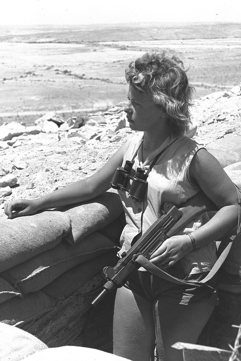 An Uzi-armed Israeli on guard duty in the Negev in 1965. Image: Wikimedia