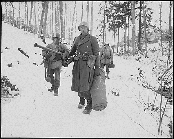 U.S. troops defend their position near Luxembourg in Jan. 1945. (U.S. National Archives)