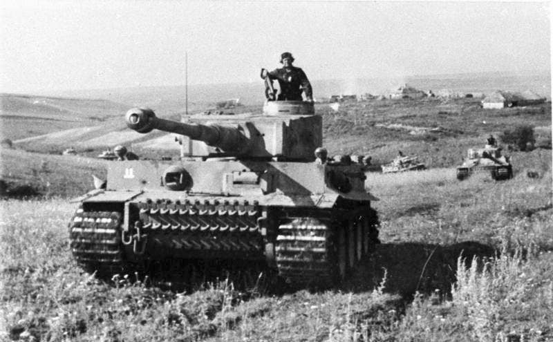 A German Tiger tank rolls forward in the Battle of Kursk. (Photo: German Army archives)