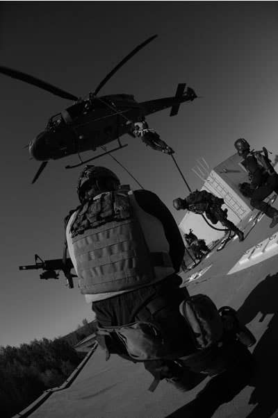 CANSOFCOM operators practice a rooftop insertion during a building takedown exercise (Canadian Army)
