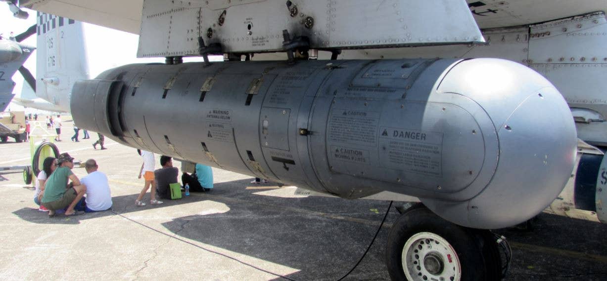 A Litening pod attached to an A-10 Thunderbolt II (Photo Wikimedia Commons)
