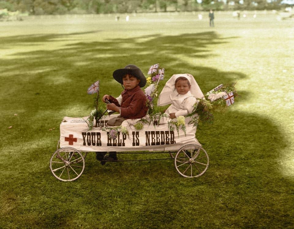 Photo colorized by Open University. Original black and white photo copyright State Library of South Australia.