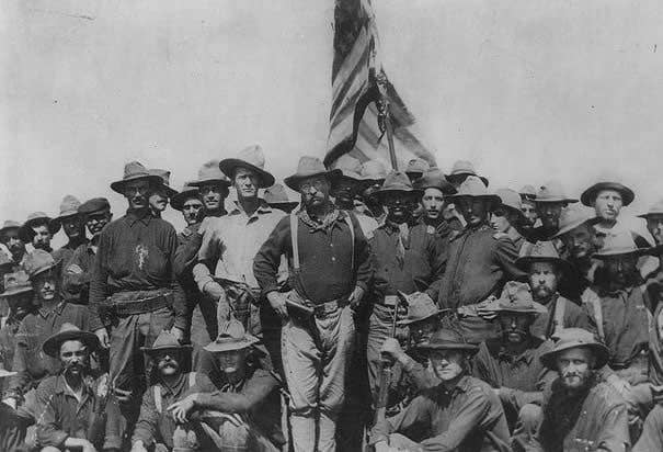 Roosevelt poses with soldiers during the Spanish American War