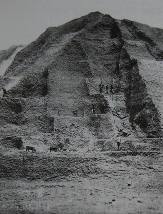 The guano mines in the Central Chincha Islands in the 1860s. Photo: Wikimedia Commons