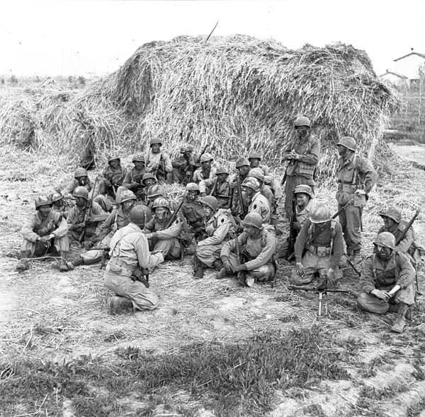 Personnel of the First Special Service Force being briefed before setting out on a patrol, Anzio beachhead, Italy.(Photo: Library and Archives Canada)