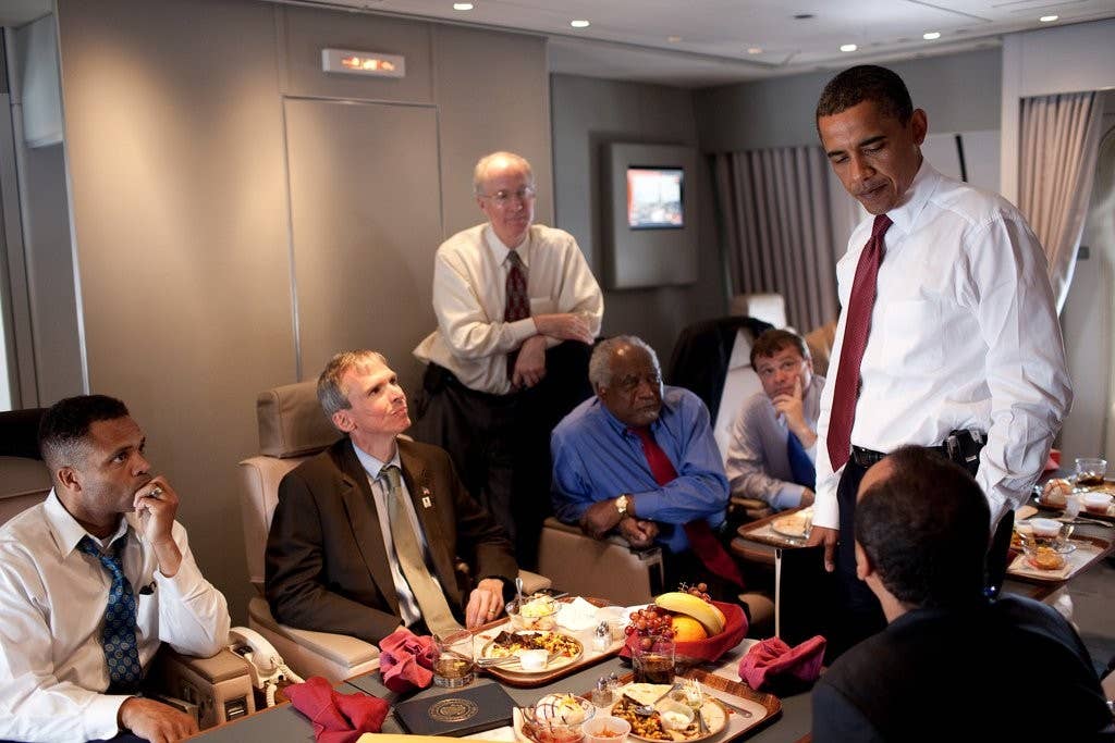 Obama with members of Congress on Air Force One after he spoke at an AMA conference in Chicago in 2009 (Photo: The White House)