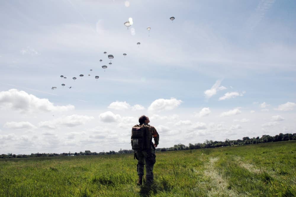 the differences between Airborne and Air Assault