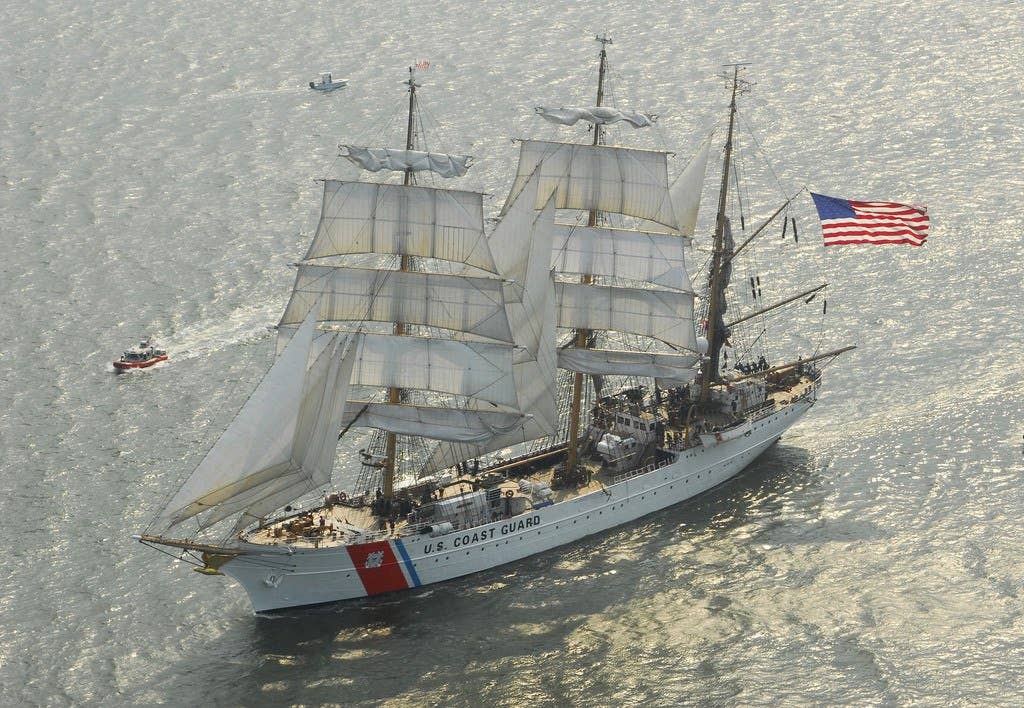 Photo: US Coast Guard Public Affairs Specialist Bobby Nash