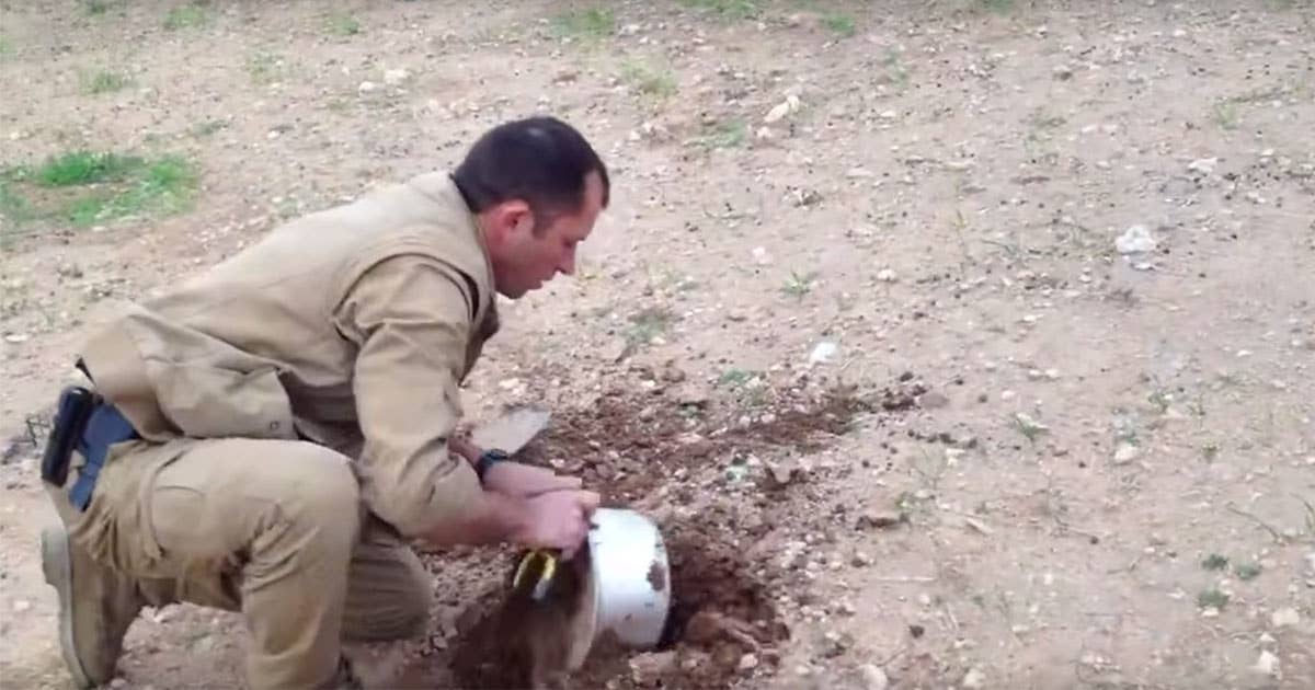 Watch this crazy guy defuse ISIS bombs without any protection