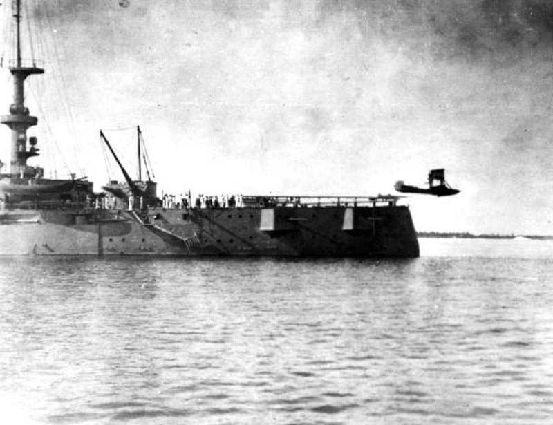 The first catapult launch of an aircraft from a naval vessel, on November 5, 1915. (Image: US Navy)