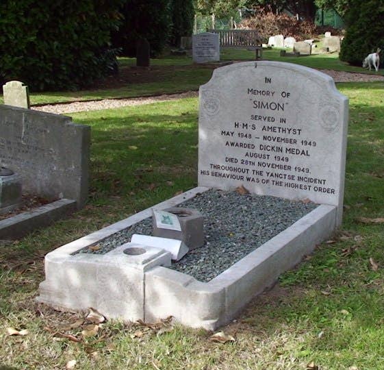 Simon's resting place in Ilford, England. (photo: Wikimedia Commons)