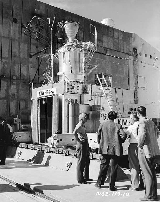 Researchers appraise a Kiwi experimental rocket engine powered by a nuclear reactor.Photo: Los Alamos National Library