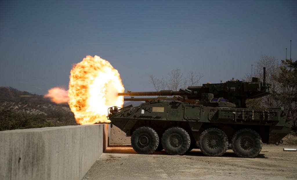 U.S. Army Soldiers assigned to 1st Battalion, 27th Infantry Regiment, 2nd SBCT, 25th Infantry Division, fire M795 projectile 155 mm rounds on Rodriguez Live Fire Complex, South Korea, March 22, 2015. U.S. Army Solders run a live-fire exercise during joint training exercise Foal Eagle 2015. (U.S. Army photo by Pfc. Samantha Van Winkle)