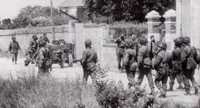 british paratroopers on the march