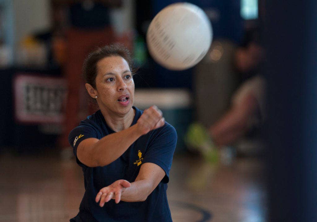 US Navy Lt. Cmdr. Maria Gomez-Mannix competes in the Pacific Trials for the 2015 Warrior Games. Photo: US Air Force Staff Sgt. Christopher Hubenthal