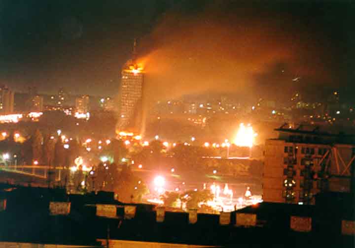 Belgrade burning after NATO air strike. (Photo: kosovo.net)