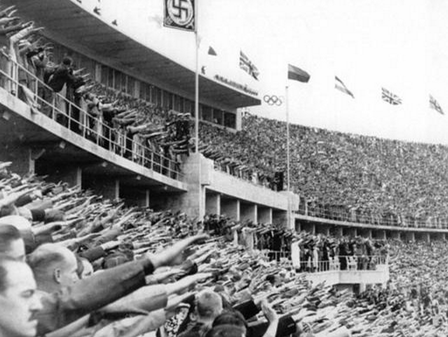 Crowds give the Nazi salute as Hitler enters the stadium. | Bundesarchiv
