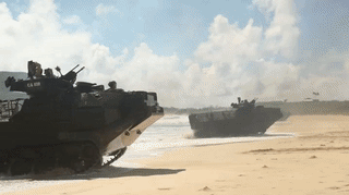 US Marines land on the sands of Hawaii during a joint exercise beach assault with the Japan Self Defense Force. (GIF: US Marine Corps Cpl. Natalie Dillon)