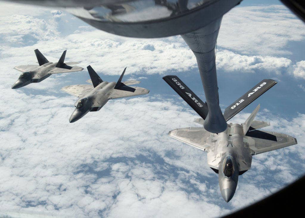 Three US Air Force F-22 Raptors refuel from a KC-135R Stratotanker during Rim of the Pacific 2016. (Photo: US Navy Mass Communication Specialist 2nd Class Gregory A. Harden II)