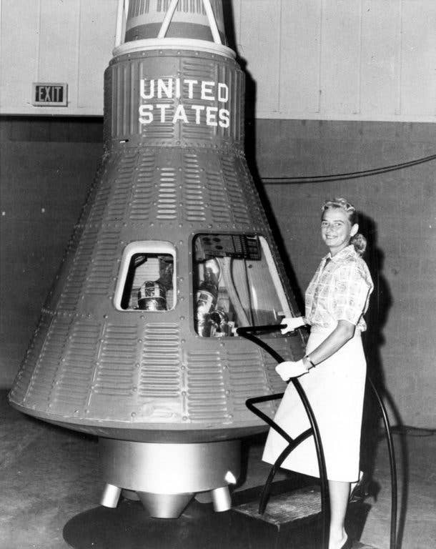 Jerrie Cobb with Mercury capsule. (Photo: NASA)