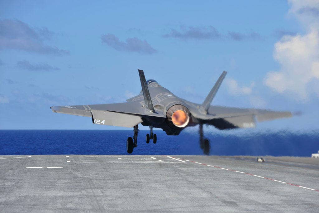 An F-35C takes off from the deck of the USS George Washinton. (Photo: U.S. Navy Mass Communication Specialist 2nd Class Kris R. Lindstrom)