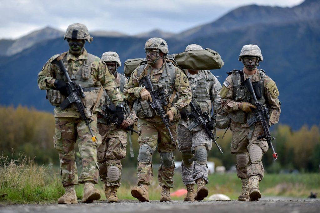 Paratroopers with the 4th Brigade Combat Team, 25th Infantry Division, move to an assembly area at the end of a joint forcible entry exercise in Alaska in Aug. 2016. (Photo: U.S. Air Force Justin Connaher)