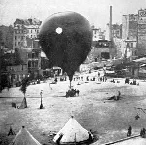 An early photo of the first balloon out of Paris during the Siege.