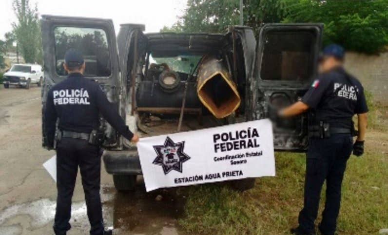 Mexican federal police with a homemade cannon and other components found in a van near the US border in mid-September 2016. | Mexican national security commission