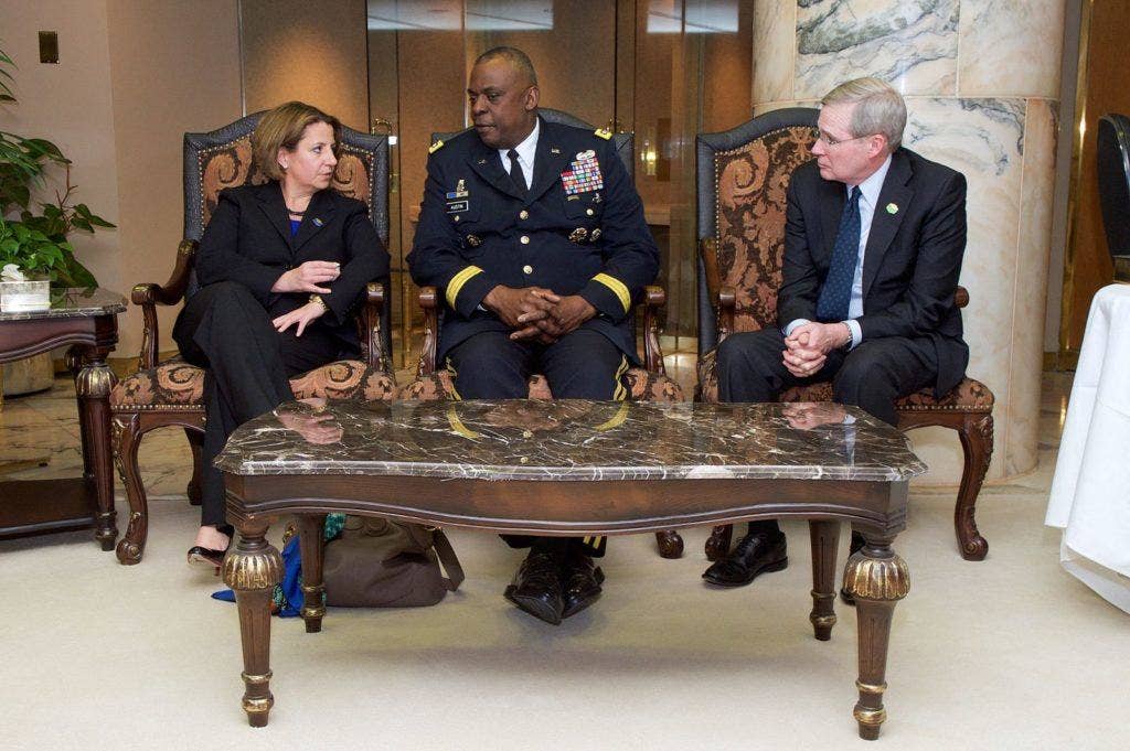 Former National Security Adviser Stephen Hadley chats with Homeland Security Adviser Lisa Monaco and CENTCOM Commander Army General Lloyd Austin in January, 2015 | State Department photo