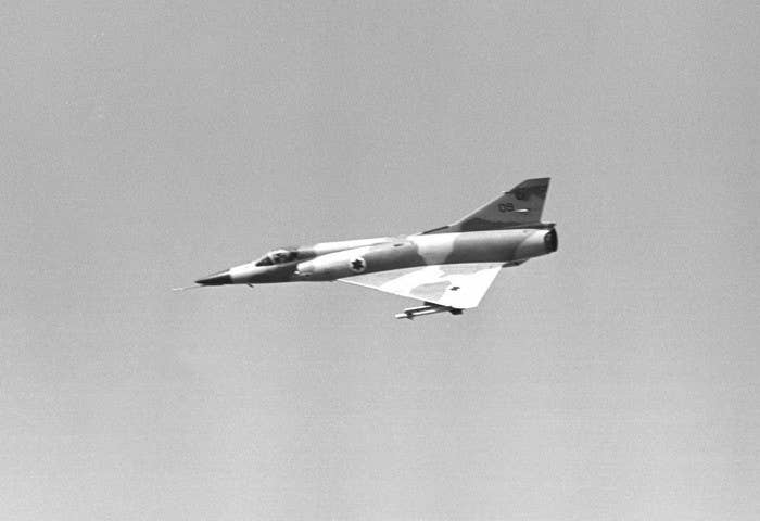 An Israeli Nesher over the Golan Heights. Giora Epstein scored 11 kills in week using this plane during the Yom Kippur War. (Photo from Wikimedia Commons)