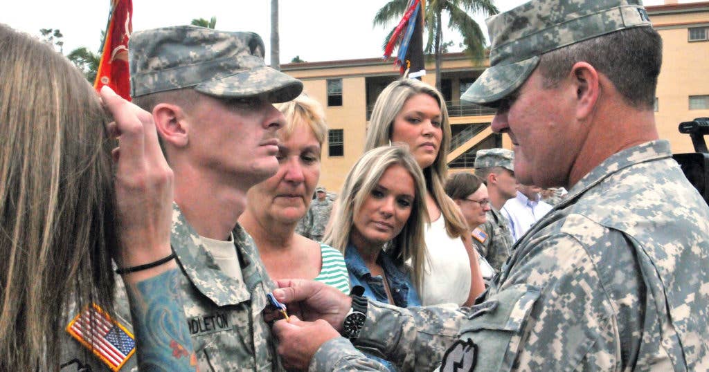 Army Spc. Craig Middleton receives the silver star from Army Maj. Gen. Kurt Fuller in a 2012 ceremony. (Photo: US Army)