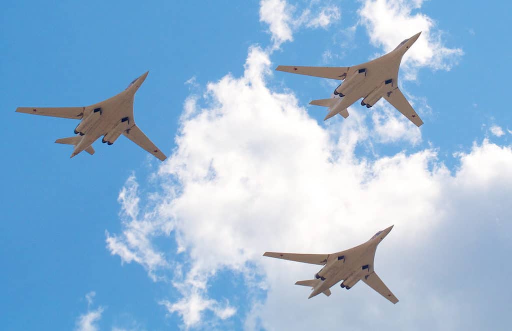 Russian Tu-160 bombers fly in formation. | Flickr