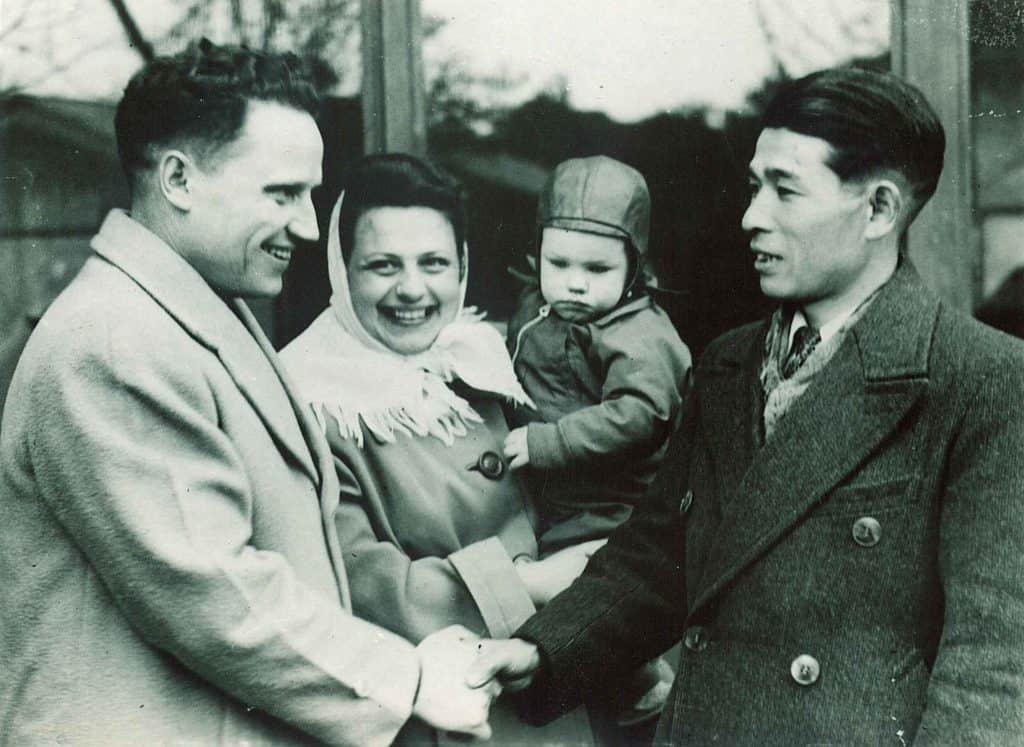 Mitsuo Fuchita with Jacob DeShazer and family after WWII ended.