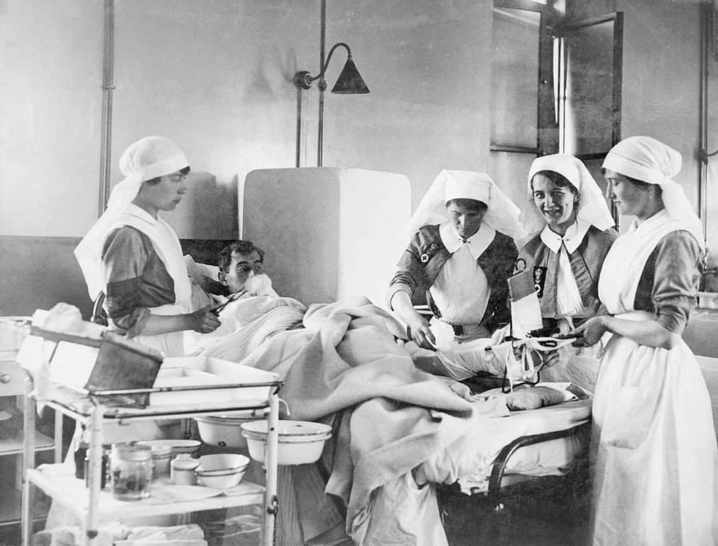 Nurses treat a wounded soldier during World War I. (Photo from Wikimedia Commons)