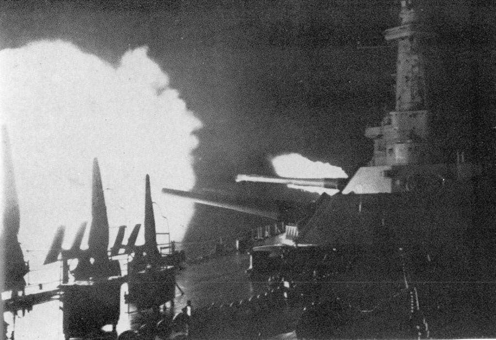 USS Washington (BB 56) fires at the Kirishima, Nov. 14, 1942. (US Navy photo)