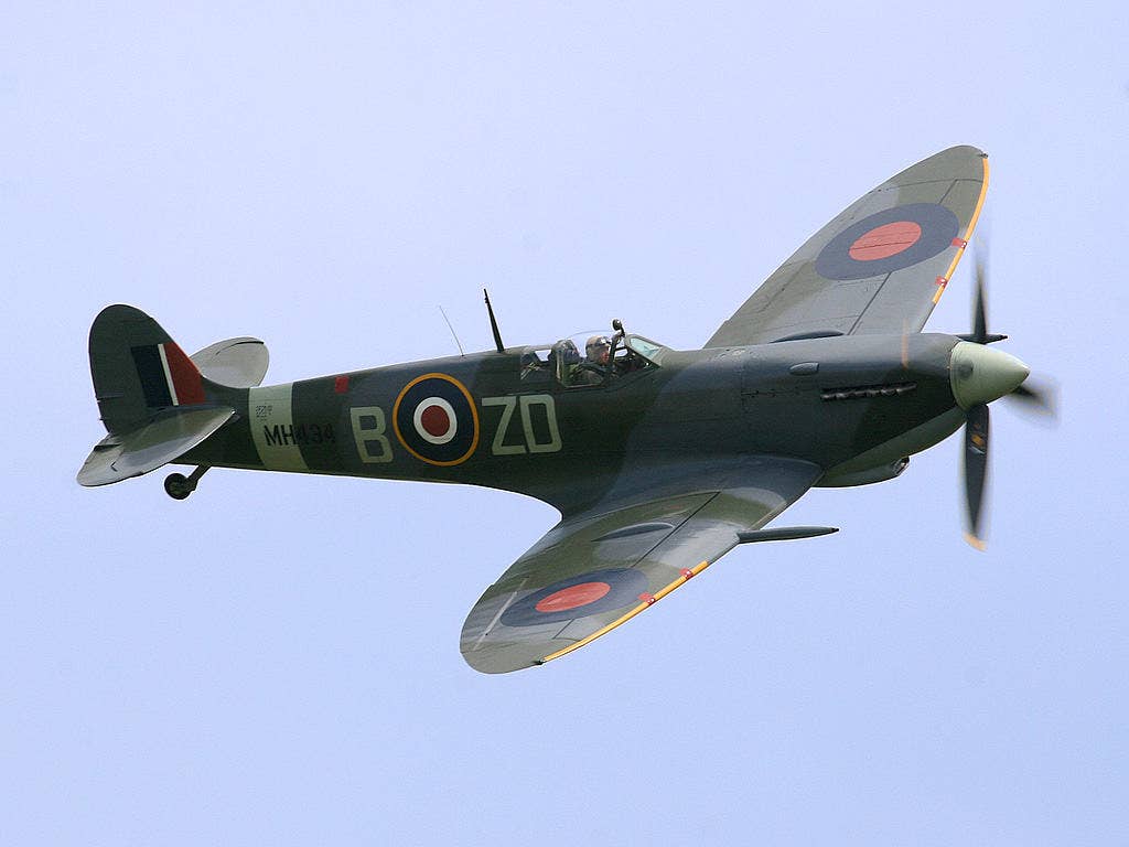 Spitfire LF Mk IX, MH434 being flown by Ray Hanna in 2005. The Spitfire served with the USAAF in the Mediterranean Theater from 1942-1944. (Photo from Wikimedia Commons)