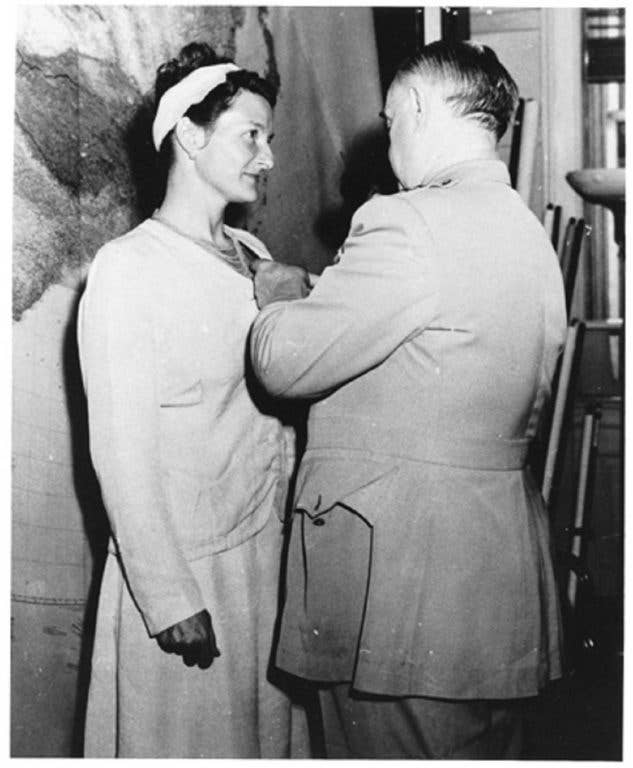 Virginia Hall receives the Distinguished Service Cross from OSS Ben. Bill Donovan. (Photo: CIA Archives)