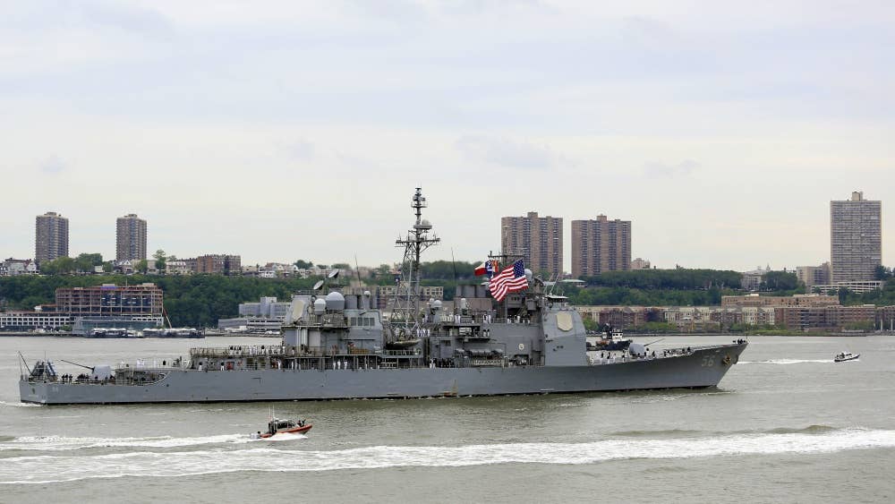 The USS Kearsarge sails into New York Harbor during the Parade of Ships as part of Fleet Week New York, May 24, 2017. The Parade of Ships marks the beginning of the 29th Annual Fleet Week New York. (U.S. Marine Corps photo by Sgt. Gabby Petticrew)