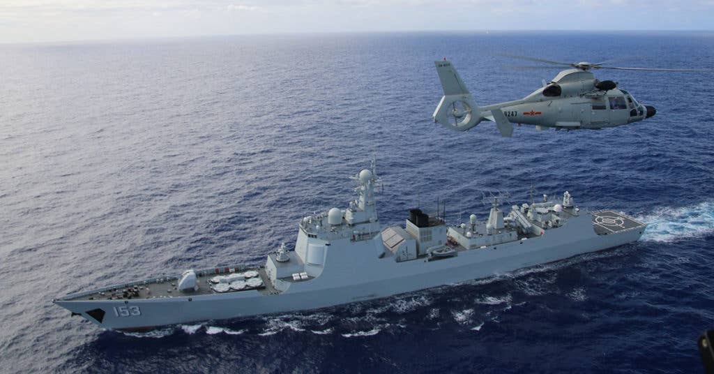 A helicopter attached to Chinese Navy ship multirole frigate Hengshui (572) participates in a maritime interdiction event with the Chinese Navy guided-missile destroyer Xi'an (153) during Rim of the Pacific. (Chinese navy photo by Sun Hongjie)