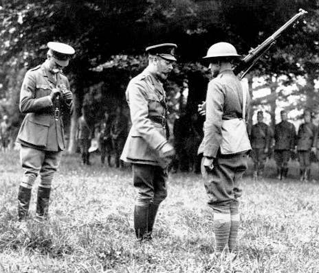 A U.S. infantryman receives the Distinguished Conduct Medal from King George V. The DCM is second only to the Victoria Cross in British Valor Awards. (Photo: U.S. Army Signal Corps)