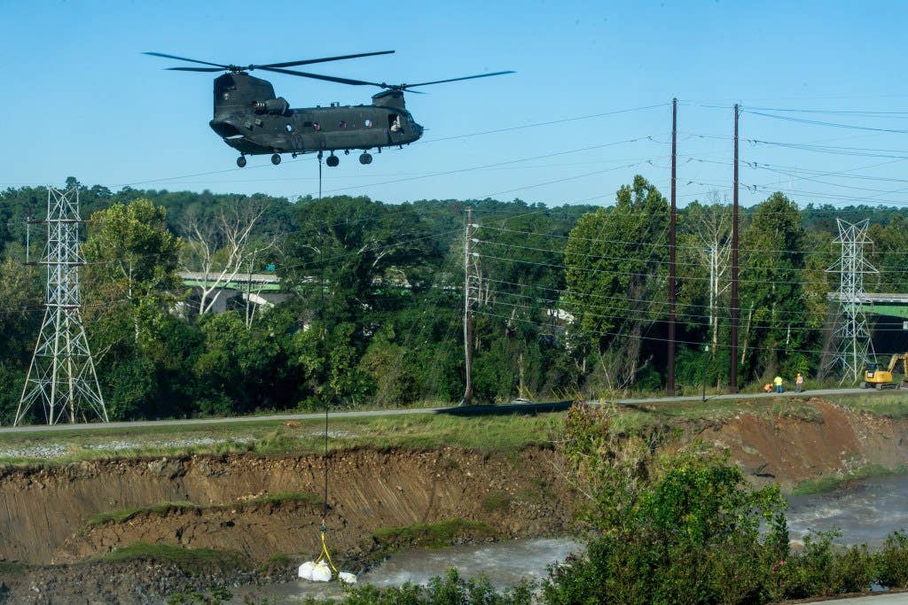 A CH-47 in flight. (Photo: US Air National Guard Tech. Sgt. Jorge Intriago)